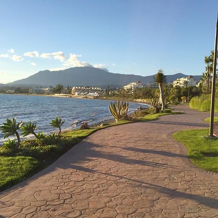 Salinas. Apartment For 4. Terrace/Parking/Pools/Gym/4Mins Beach Estepona Bagian luar foto