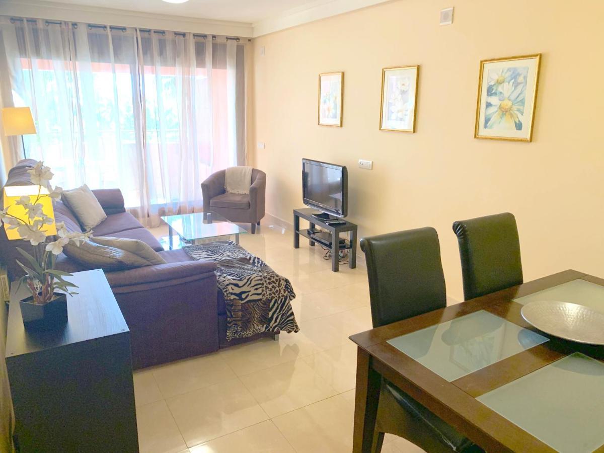 Salinas. Apartment For 4. Terrace/Parking/Pools/Gym/4Mins Beach Estepona Bagian luar foto