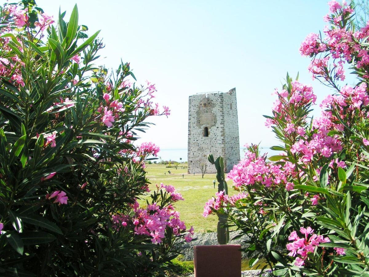 Salinas. Apartment For 4. Terrace/Parking/Pools/Gym/4Mins Beach Estepona Bagian luar foto