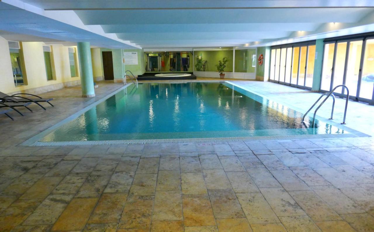 Salinas. Apartment For 4. Terrace/Parking/Pools/Gym/4Mins Beach Estepona Bagian luar foto