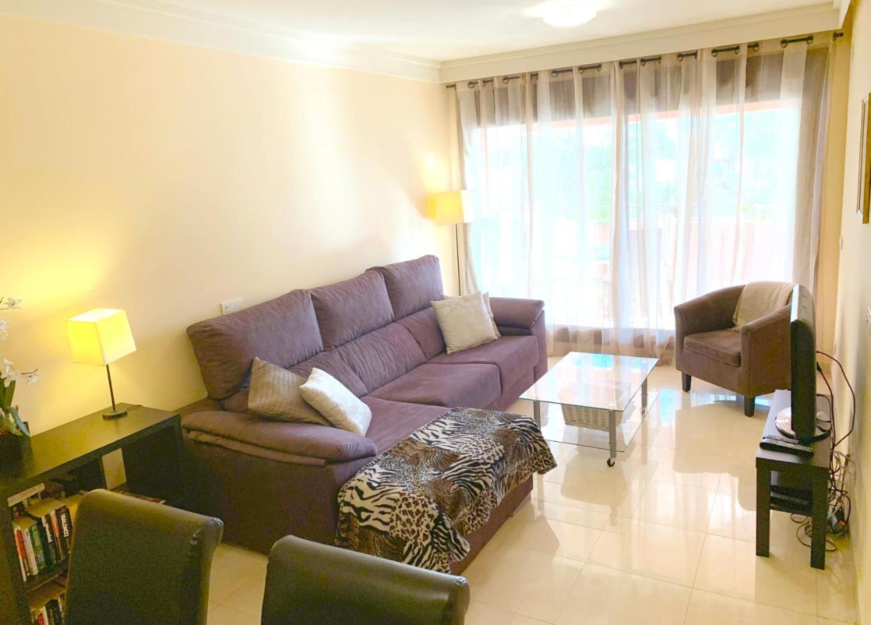 Salinas. Apartment For 4. Terrace/Parking/Pools/Gym/4Mins Beach Estepona Bagian luar foto