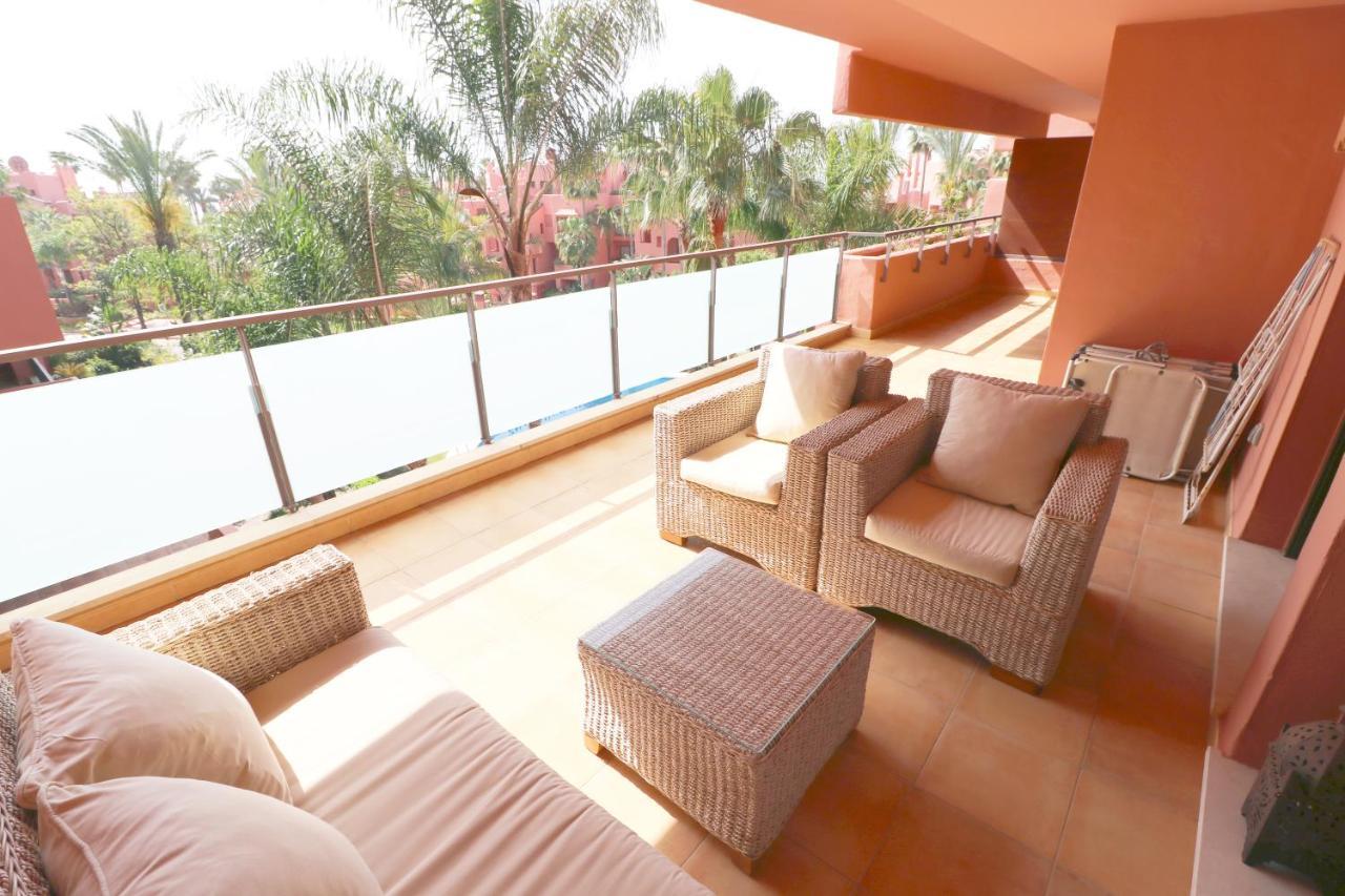 Salinas. Apartment For 4. Terrace/Parking/Pools/Gym/4Mins Beach Estepona Bagian luar foto