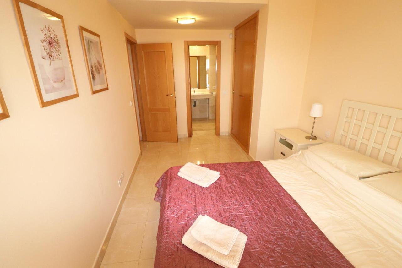 Salinas. Apartment For 4. Terrace/Parking/Pools/Gym/4Mins Beach Estepona Bagian luar foto