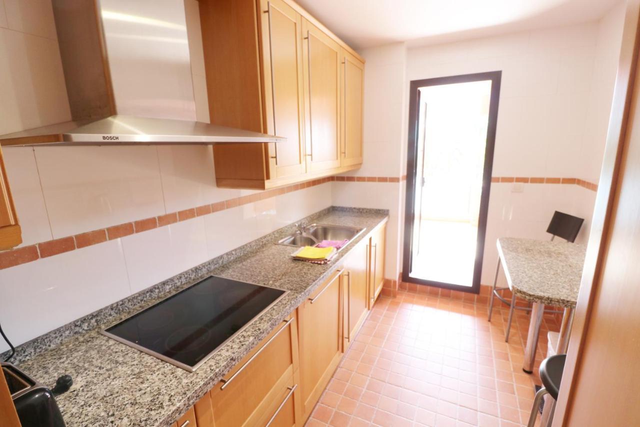 Salinas. Apartment For 4. Terrace/Parking/Pools/Gym/4Mins Beach Estepona Bagian luar foto