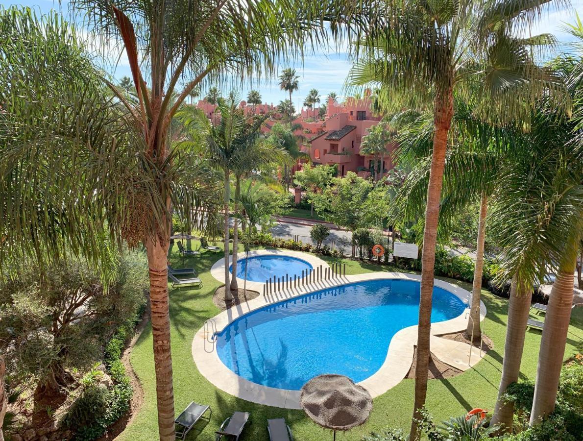 Salinas. Apartment For 4. Terrace/Parking/Pools/Gym/4Mins Beach Estepona Bagian luar foto
