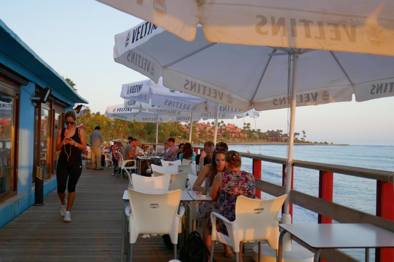 Salinas. Apartment For 4. Terrace/Parking/Pools/Gym/4Mins Beach Estepona Bagian luar foto