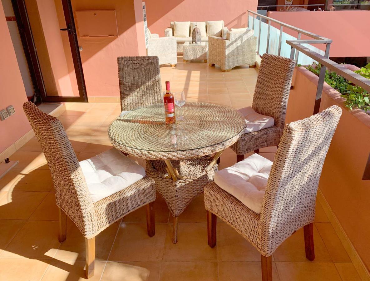 Salinas. Apartment For 4. Terrace/Parking/Pools/Gym/4Mins Beach Estepona Bagian luar foto